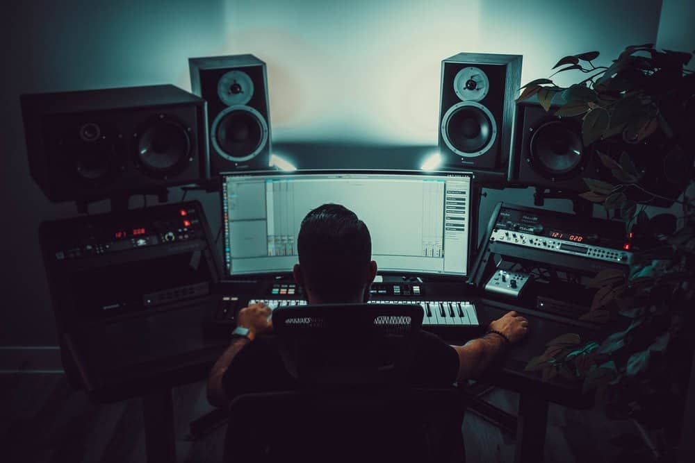 Studio_monitors_professional